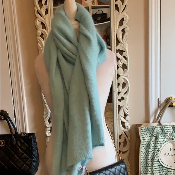 Light Blue NWT Angora Scarf/Wrap - Picture 3 of 4